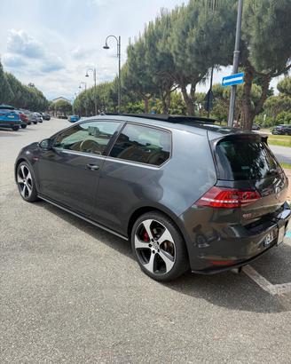Volkswagen Golf GTI Performance 2.0 TSI 3p.
