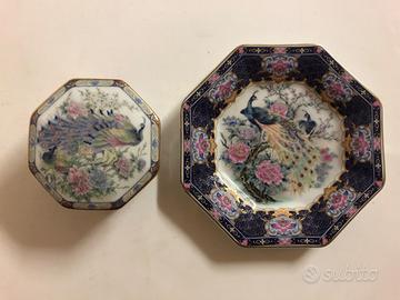 Porcellana giapponese - pavoni e prugni in fiore