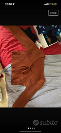 maglione corto con nodo davanti