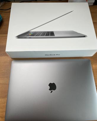 MacBook Pro 15” 2016 i7 16GB 512GB SSD + accessori