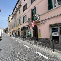 NEGOZIO A ALBANO LAZIALE