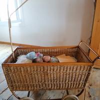 Culla-carrozzina in legno e vimini