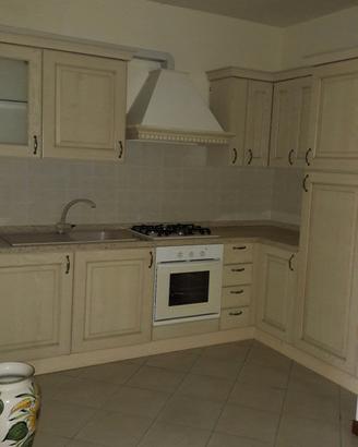 cucina competa nuova mai usata tutta in legno