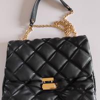 Deliziosa borsa nera H & M trapuntata con chiusura