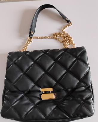 Deliziosa borsa nera H & M trapuntata con chiusura