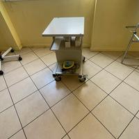 Carrello studio medico grigio