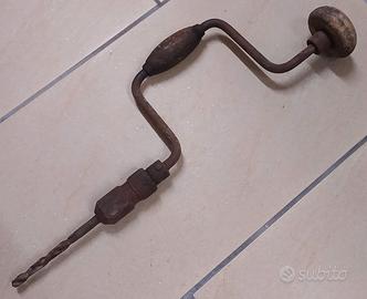 antico trapano manuale con punta inclusa e impugna