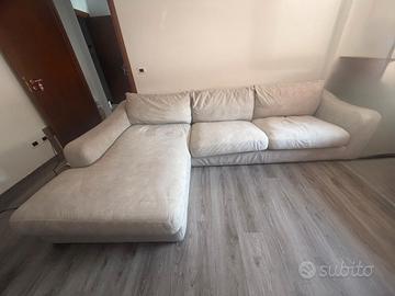 Divano in pelle grigio ghiaccio con penisola – 310