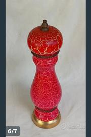 Grande macinapepe in legno rosso effetto craquelé 