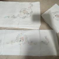 Lenzuola in lino con ricami a mano