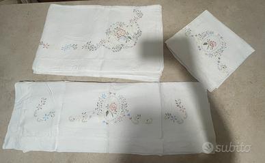 Lenzuola in lino con ricami a mano