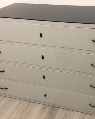 Como' in legno massello con vetro nero