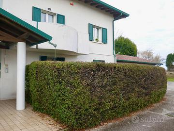 APPARTAMENTO AL PIANO TERRA: giardino, garage e...