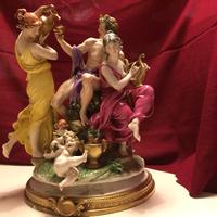 Porcellana di Capodimonte. Firmata. "Il Trionfo di