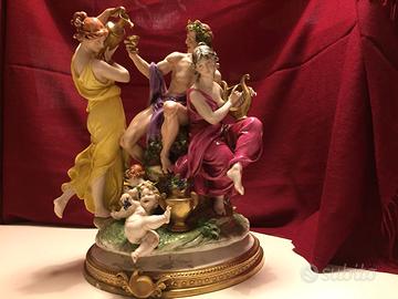 Porcellana di Capodimonte. Firmata. "Il Trionfo di