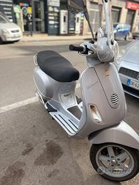Piaggio Vespa LX 150