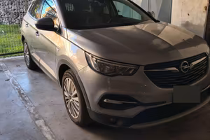 Opel grandland 1600 TDI con gancio