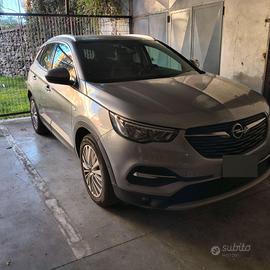 Opel grandland 1600 TDI con gancio