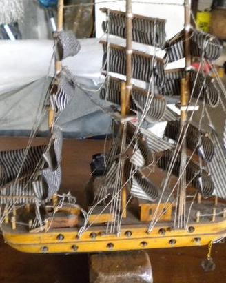 Modellino nave a vela