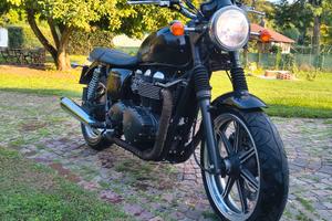 Triumph Bonneville 