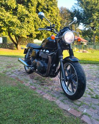 Triumph Bonneville 