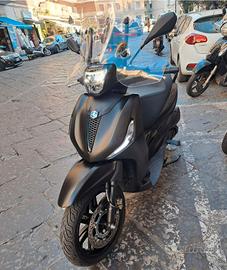 Piaggio beverly 300 deep black