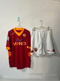 Maglia e pantaloncino Kappa As Roma stagione