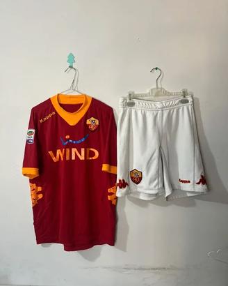 Maglia e pantaloncino Kappa As Roma stagione