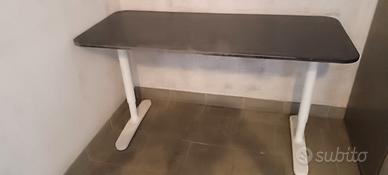 Scrivania Ikea modello BEKANT