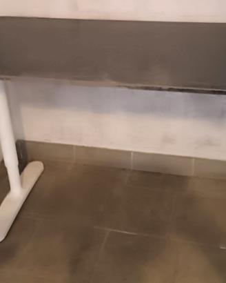 Scrivania Ikea modello BEKANT