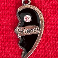 Ciondolo Metà Cuore “Friends” – Charm Amicizia