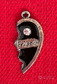 Ciondolo Metà Cuore “Friends” – Charm Amicizia