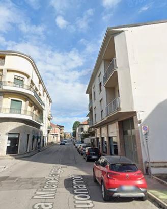 Ampio open space a Lissone con cantina libero ora