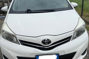 Toyota Yaris 1.3 lounge