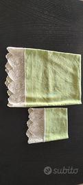 Coppia asciugamani in lino verde con pizzo