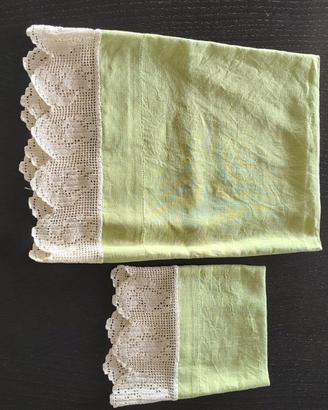 Coppia asciugamani in lino verde con pizzo