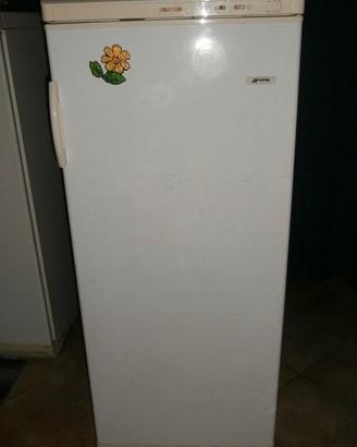 CONGELATORE MARCA SMEG MOD. CV 24 R