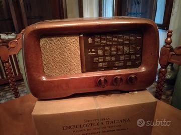 radio in legno anni 50.