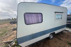 Roulotte 4 posti letto, cucina e frigo