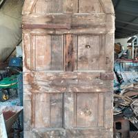 Antico portone in legno