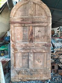 Antico portone in legno