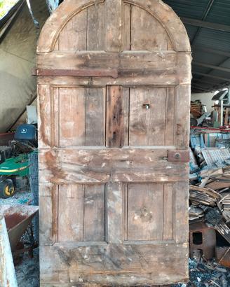 Antico portone in legno