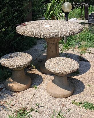 Tavolo da giardino in cemento con sgabelli vintage