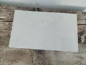 45 mq circa di pavimento in gres e pietra di trani