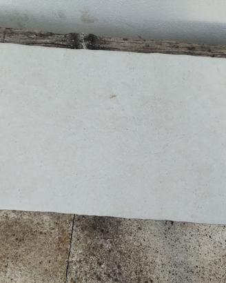 45 mq circa di pavimento in gres e pietra di trani