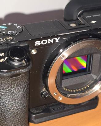 sony a6500 + accessori in omaggio