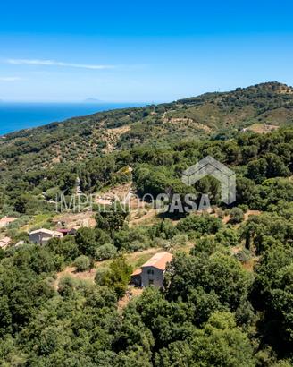 L'Esclusività di una Tenuta con Vista Eolie
