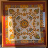 Quadro con foulard di seta marca Fendi