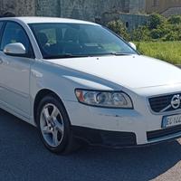 VOLVO V50 D2 R-design