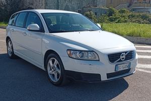 VOLVO V50 D2 R-design